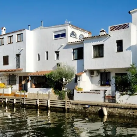 House On A Canal With A Mooring Of 7,5 M Holiday home Empuriabrava