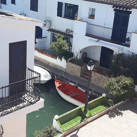 House On A Canal With A Mooring Of 7,5 M * Empuriabrava