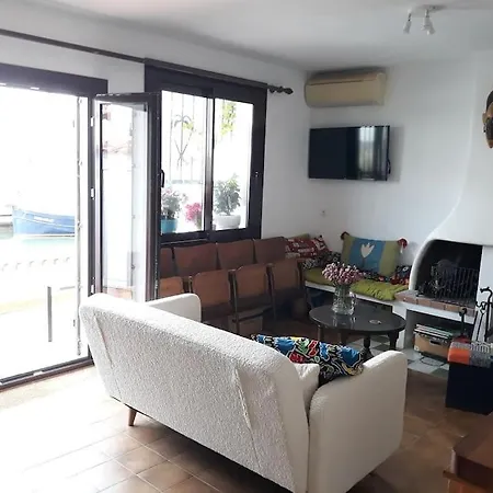House On A Canal With A Mooring Of 7,5 M * Empuriabrava
