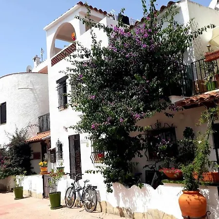 House On A Canal With A Mooring Of 7,5 M Holiday home *