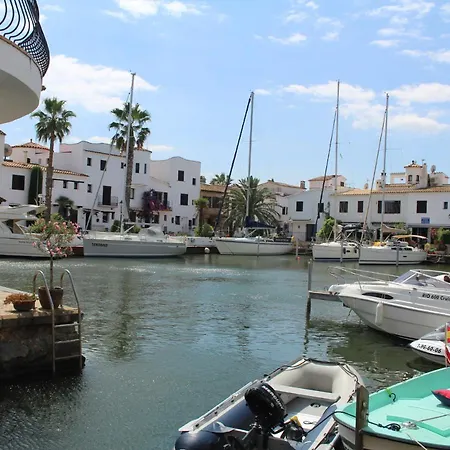 House On A Canal With A Mooring Of 7,5 M *