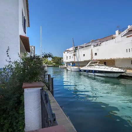 Holiday home House On A Canal With A Mooring Of 7,5 M Empuriabrava